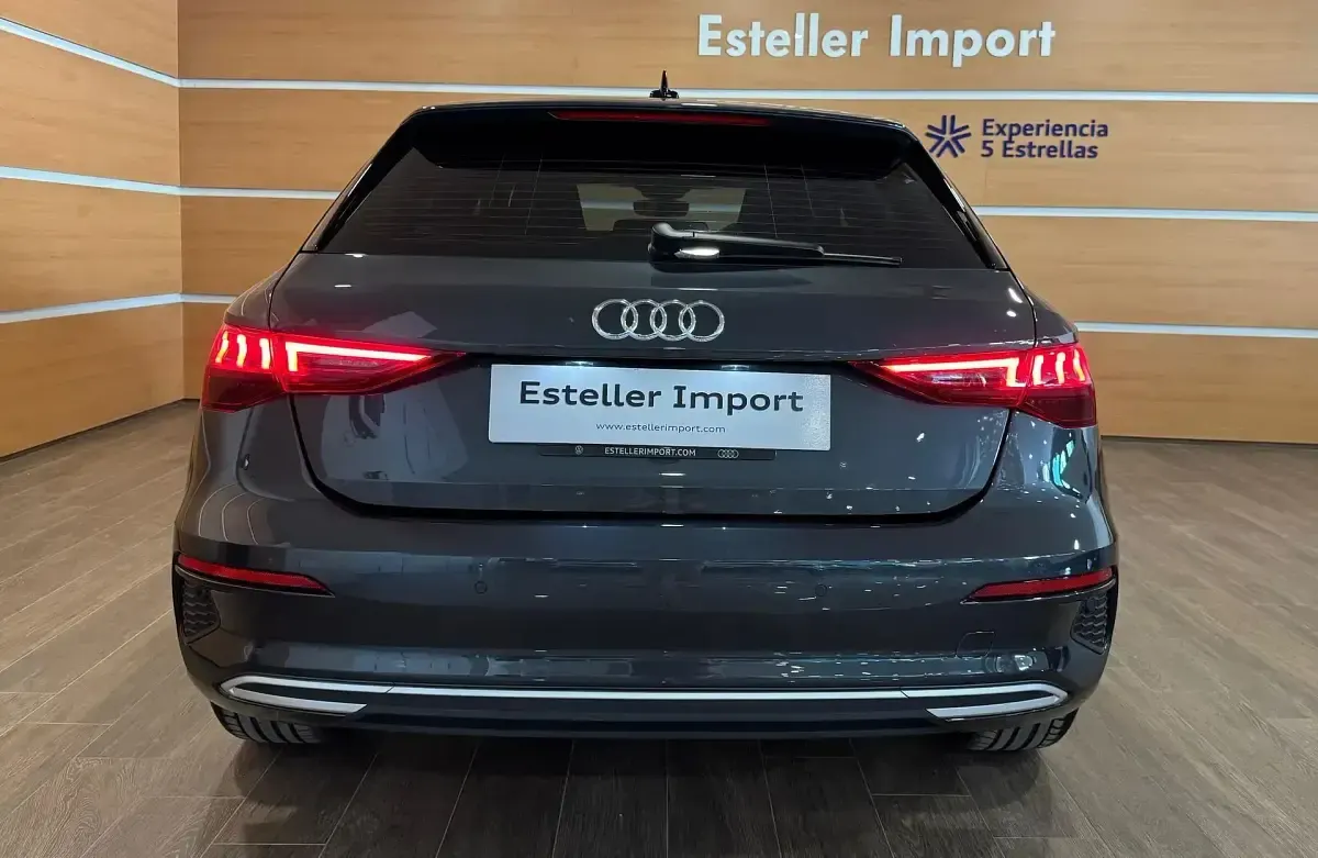 Usado Audi A3 Advanced 110 CV (80 kW) 2023 Gris Berlina