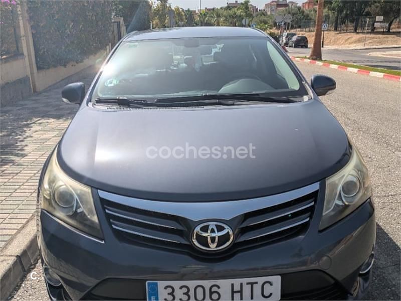 Gris / plata Usado 2013 Toyota Avensis Advance Berlina | 9900 € (Precio justo) - Imagen 1/4