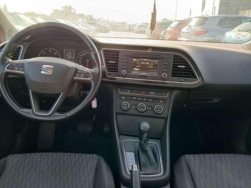 Usado Seat Leon ST Style 105 CV (77 kW) 2015 Rojo Familiar