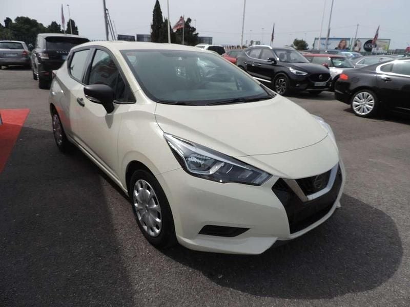 Usado Nissan Micra 101 CV (74 kW) 2020 Beige Utilitario