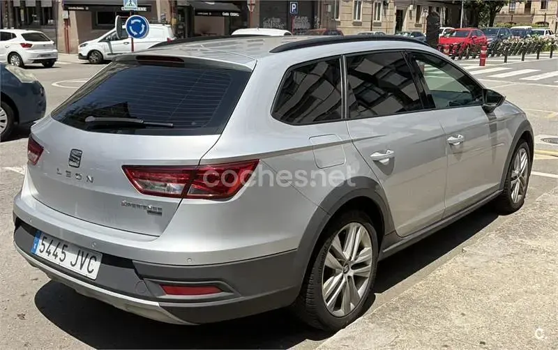 Usado Seat Leon X-Perience 4Drive 150 CV (110 kW) 2016 Gris / plata Familiar