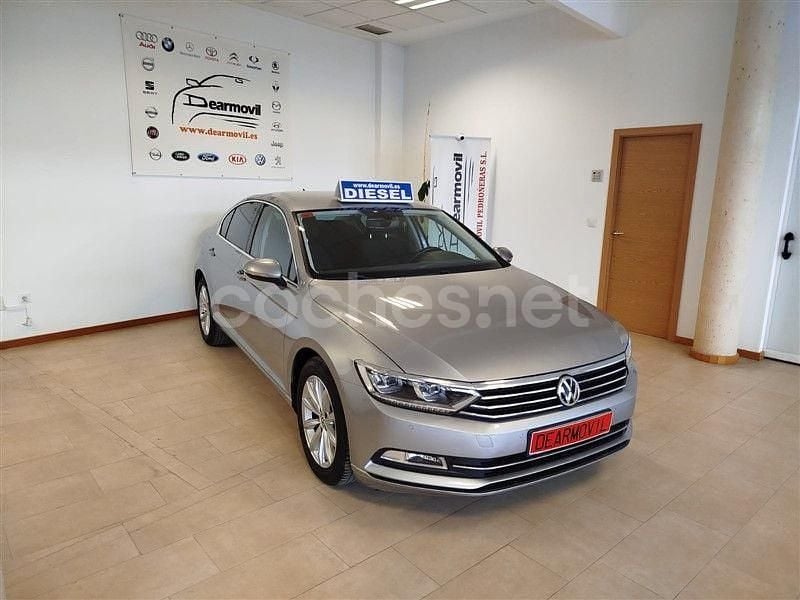 Usado VW Passat Executive 150 CV (110 kW) 2019 Gris / plata Berlina