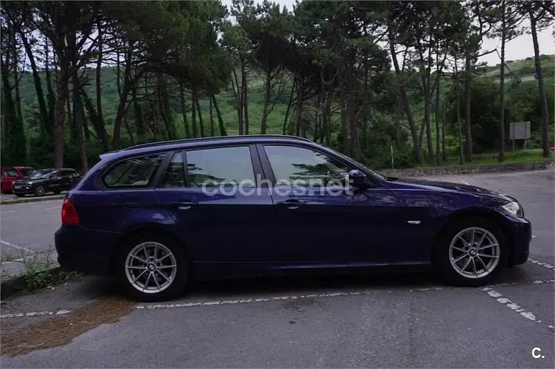 Usado BMW 318 143 CV (105 kW) 2010 Azul Familiar
