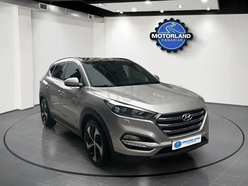 Usado Hyundai Tucson 131 CV (96 kW) 2015 Gris / plata SUV