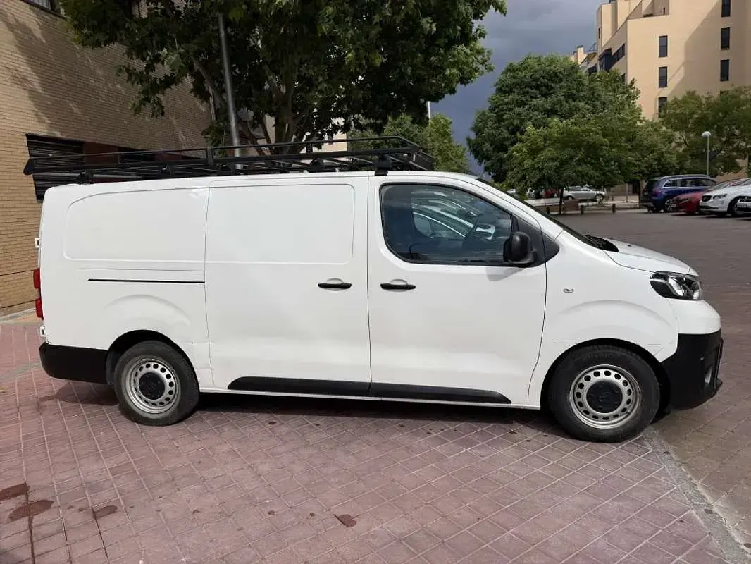 Usado Toyota Proace Business Edition 122 CV (89 kW) 2020 Blanco Monovolumen