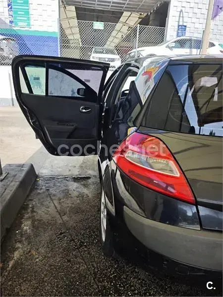 Usado Renault Mégane Expression 105 CV (77 kW) 2007 Negro Berlina