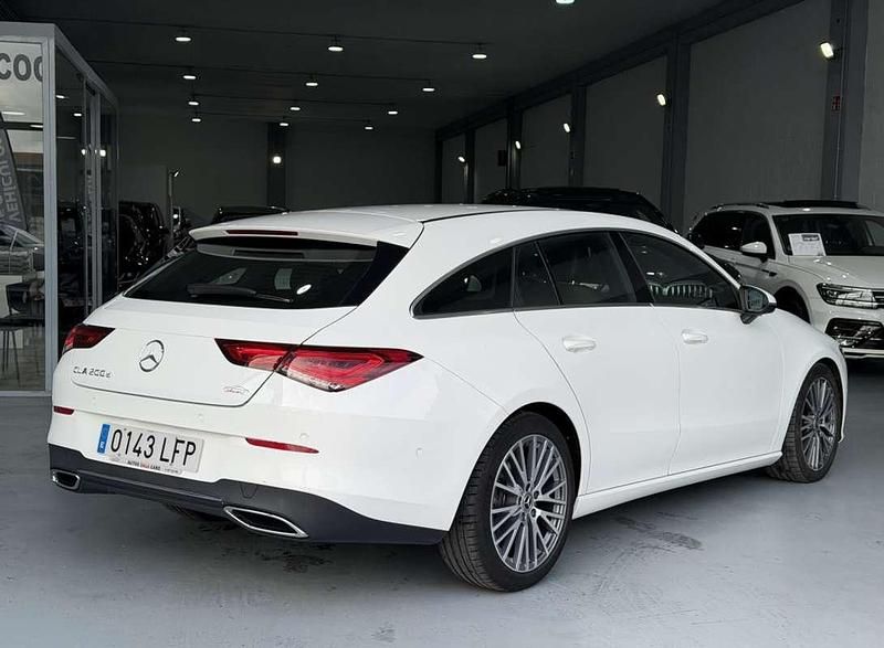 Usado Mercedes CLA200 Shooting Brake 150 CV (110 kW) 2020 Blanco Familiar