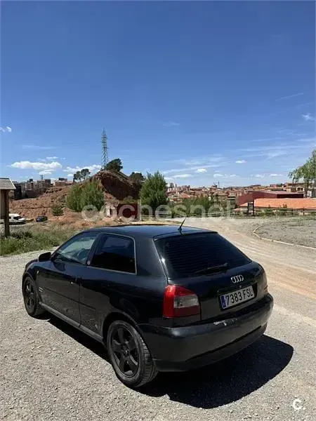 Usado Audi A3 Ambition 110 CV (80 kW) 2002 Negro Utilitario