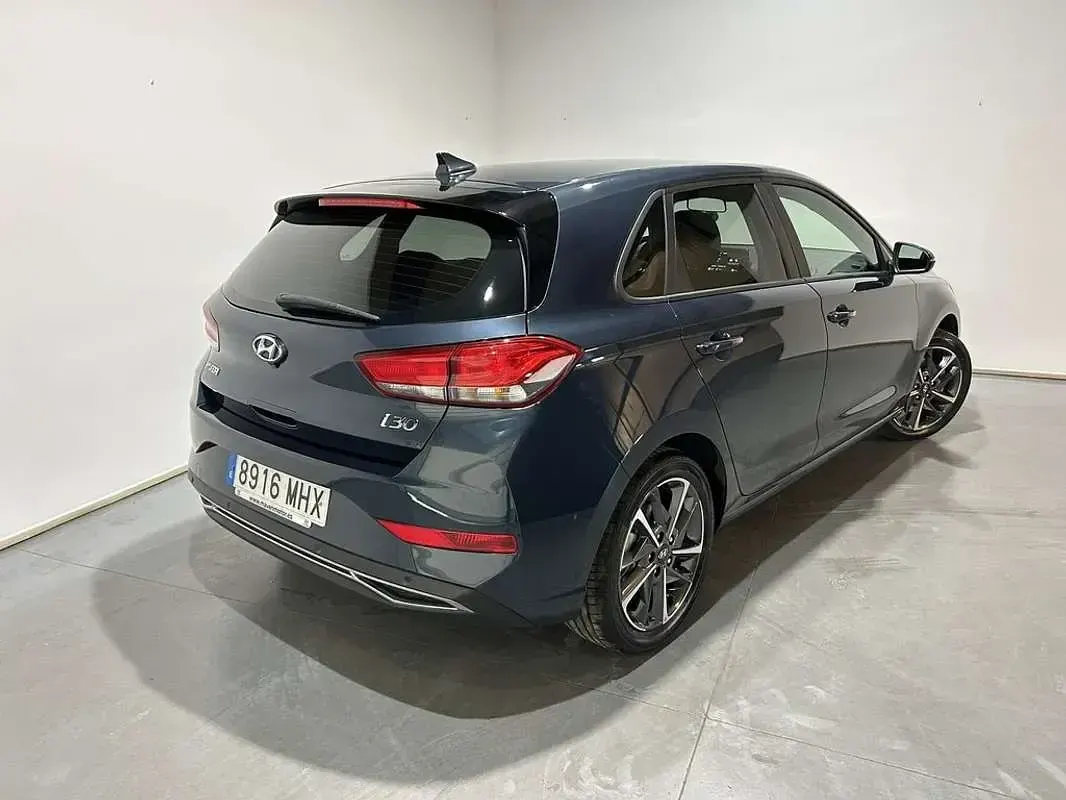 Usado Hyundai i30 110 CV (80 kW) 2023 Burdeos Utilitario