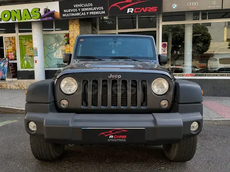 Usado Jeep Wrangler Rubicon 200 CV (147 kW) 2018 Gris / plata SUV