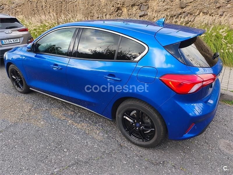 Usado Ford Focus Trend 125 CV (91 kW) 2018 Azul Berlina