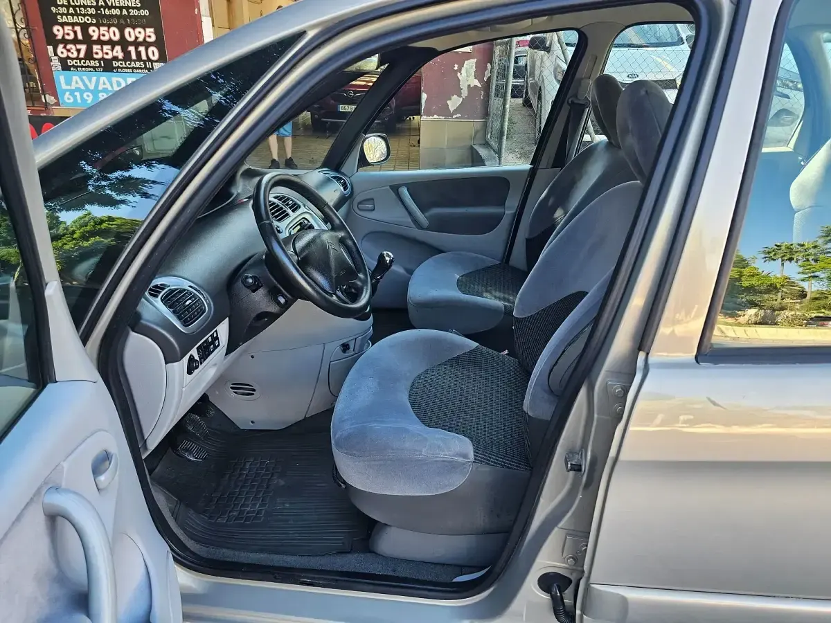Usado Citroën Xsara Picasso 110 CV (80 kW) 2007 Marrón Monovolumen