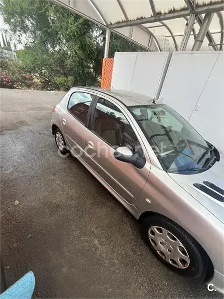 Usado Peugeot 206 75 CV (55 kW) 2006 Gris / plata Berlina