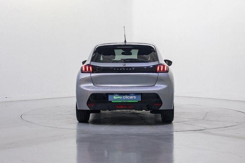 Usado Peugeot 208 Allure 100 CV (73 kW) 2023 Gris Utilitario