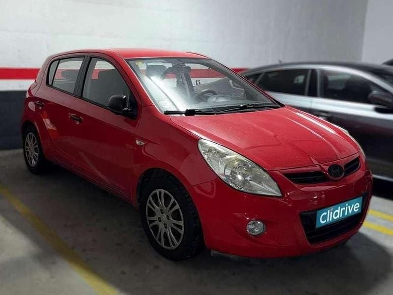 Usado Hyundai i20 Comfort 90 HP (66 kW) 2009 Vermelho Citadino