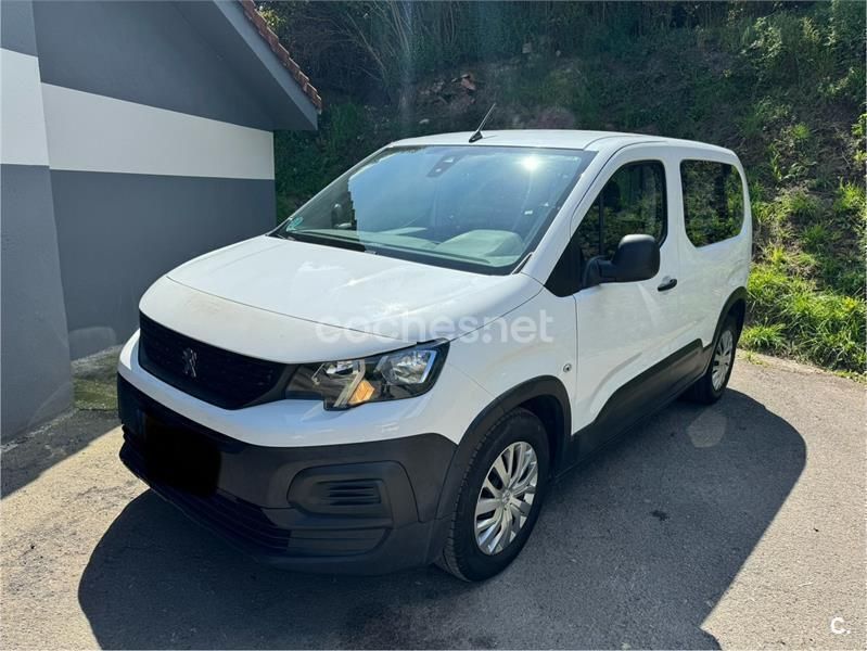 Usado Peugeot Rifter Access 100 CV (73 kW) 2020 Blanco Monovolumen