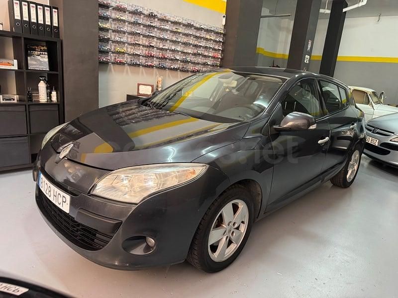 Usado Renault Mégane Dynamique 130 CV (95 kW) 2011 Gris / plata Berlina