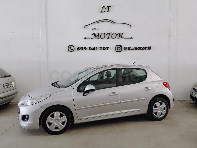 Usado Peugeot 207 95 CV (69 kW) 2011 Gris / plata Berlina