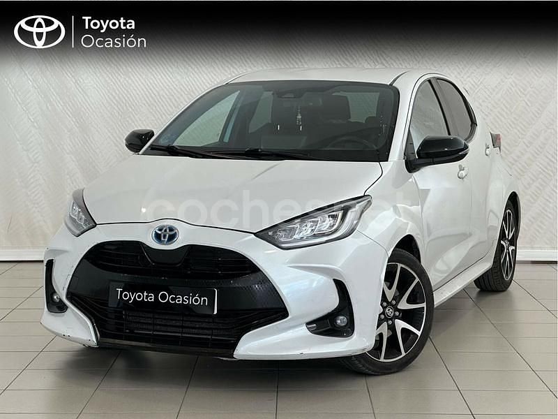 Blanco Usado 2022 Toyota Yaris Hybrid Style Berlina | 19.990 € (Un poco caro) - Imagen 1/4