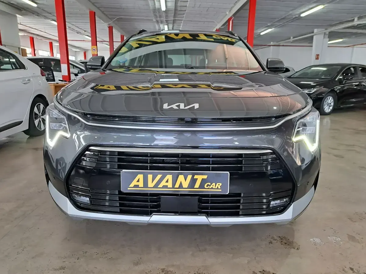 Usado Kia Niro 141 CV (103 kW) 2023 Gris / plata SUV