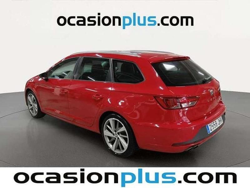 Usado Seat Leon ST FR 180 HP (132 kW) 2015 Vermelho Carrinha