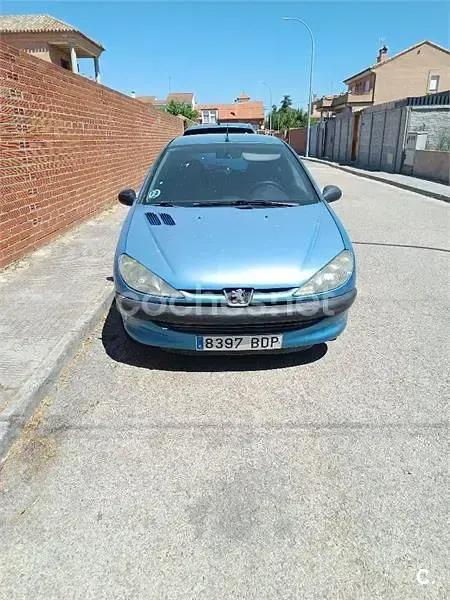 Usado Peugeot 206 75 CV (55 kW) 2001 Azul Berlina