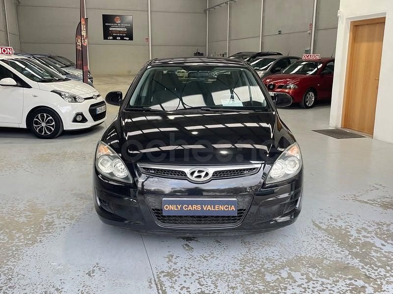 Usado Hyundai i30 Classic 109 CV (80 kW) 2010 Negro Berlina