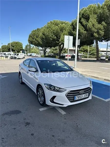 Usado Hyundai Elantra 132 CV (97 kW) 2016 Blanco Berlina