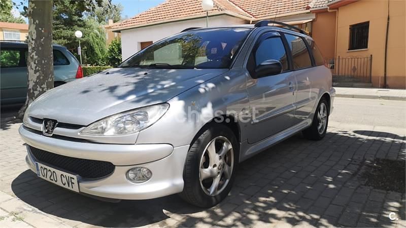 Usado Peugeot 206 90 CV (66 kW) 2004 Gris / plata Familiar