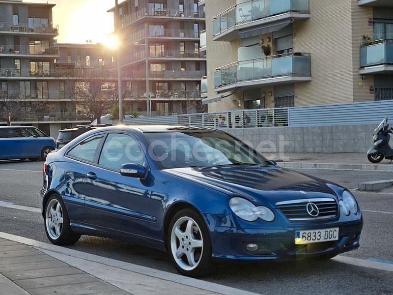 Azul Usado 2005 Mercedes C230 Berlina | 3900 € - Imagen 1/4