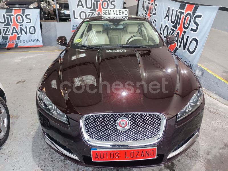 Violeta / lila Usado 2014 Jaguar XF Premium Luxury Berlina | 9500 € (Super precio) - Imagen 1/4