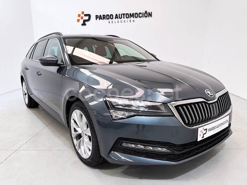 Gris / plata Usado 2021 Skoda Superb Style Familiar | 27.900 € - Imagen 1/4