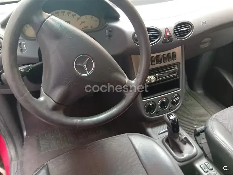 Usado Mercedes A160 Elegance 102 CV (75 kW) 2003 Rojo Utilitario