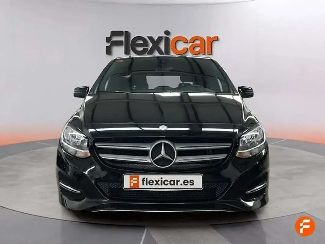Usado Mercedes B180 122 CV (89 kW) 2017 Negro Utilitario