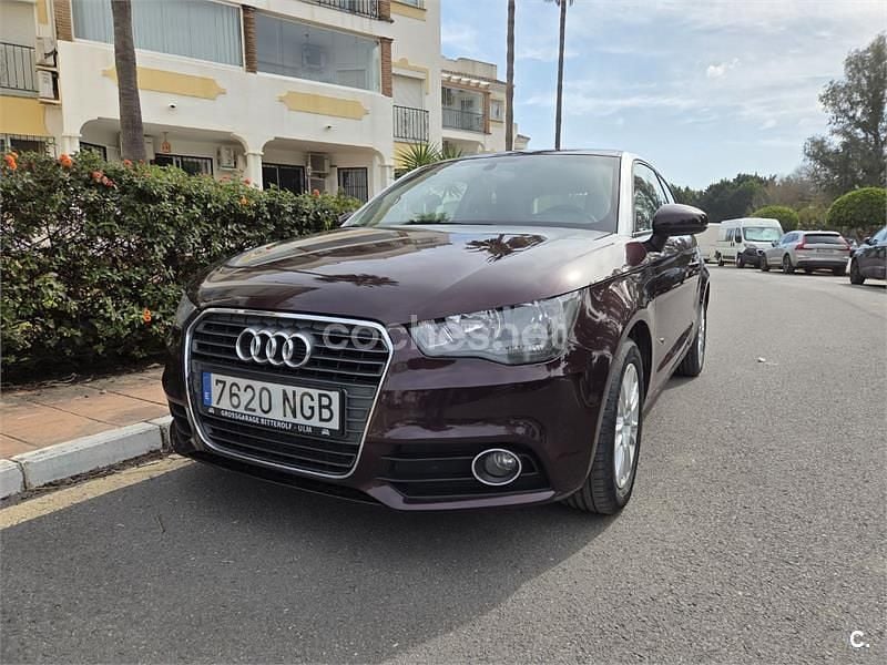 Usado Audi A1 Attraction 90 CV (66 kW) 2014 Violeta / lila Utilitario