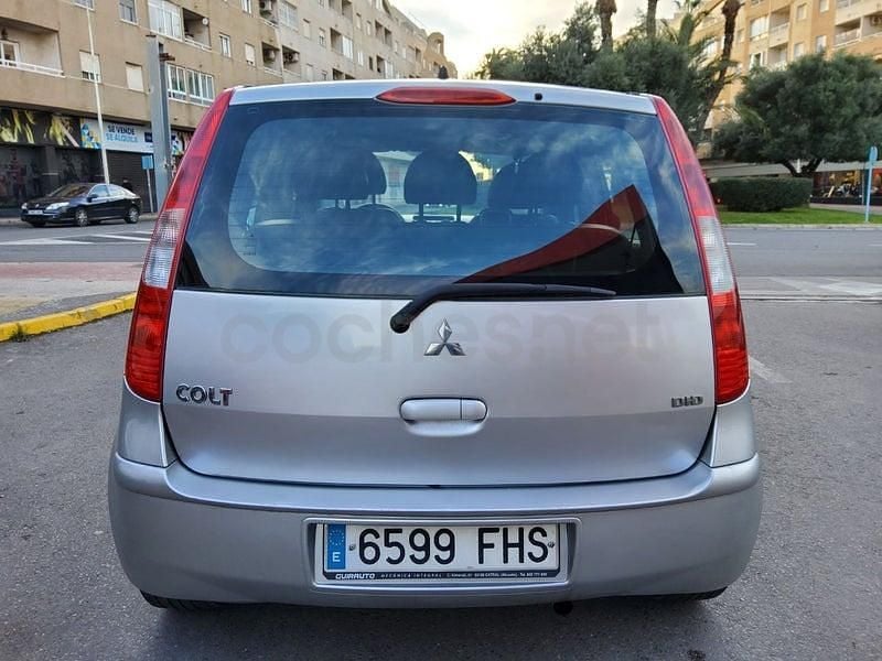Usado Mitsubishi Colt Instyle 95 CV (69 kW) 2006 Gris / plata Monovolumen
