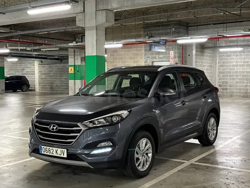 Usado Hyundai Tucson 131 CV (96 kW) 2018 Gris / plata SUV