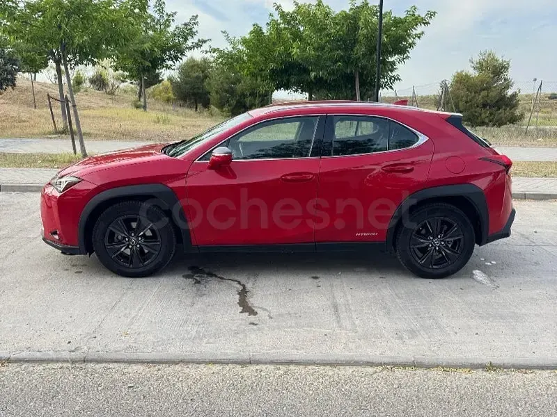 Usado Lexus UX Business Edition 184 CV (135 kW) 2021 Rojo SUV