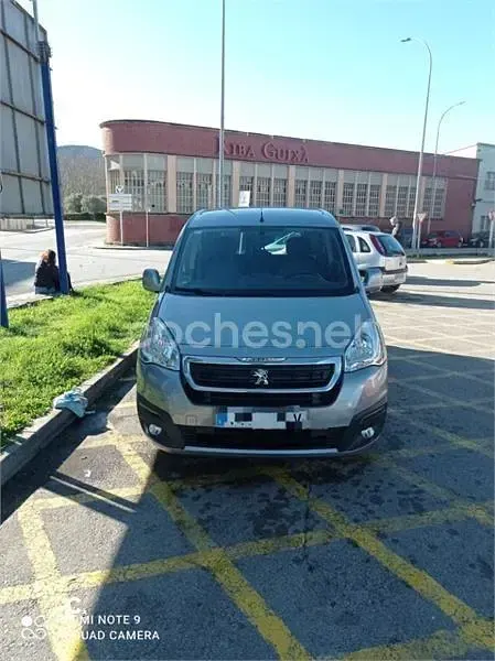 Usado Peugeot Partner Tepee Active 100 CV (73 kW) 2016 Gris / plata Monovolumen