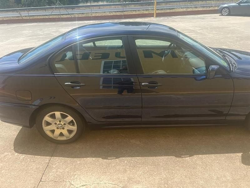 Usado BMW 318 143 CV (105 kW) 2004 Azul marino Berlina