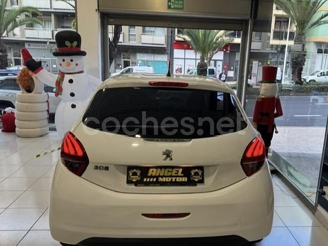 Usado Peugeot 208 Active 75 CV (55 kW) 2018 Blanco Utilitario