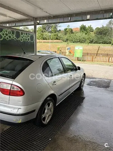 Usado Seat Leon Stella 90 CV (66 kW) 2001 Gris / plata Utilitario