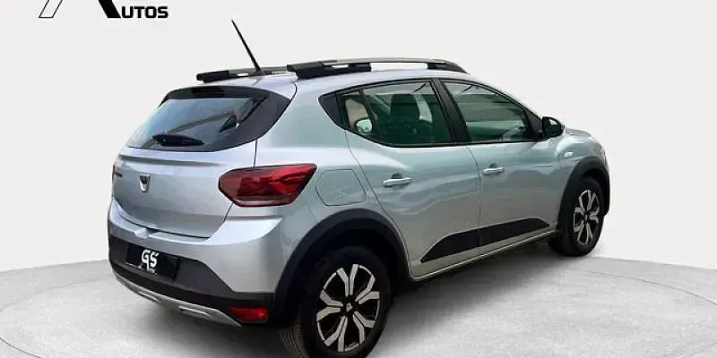 Usado Dacia Sandero Expression 91 CV (66 kW) 2023 Gris plata