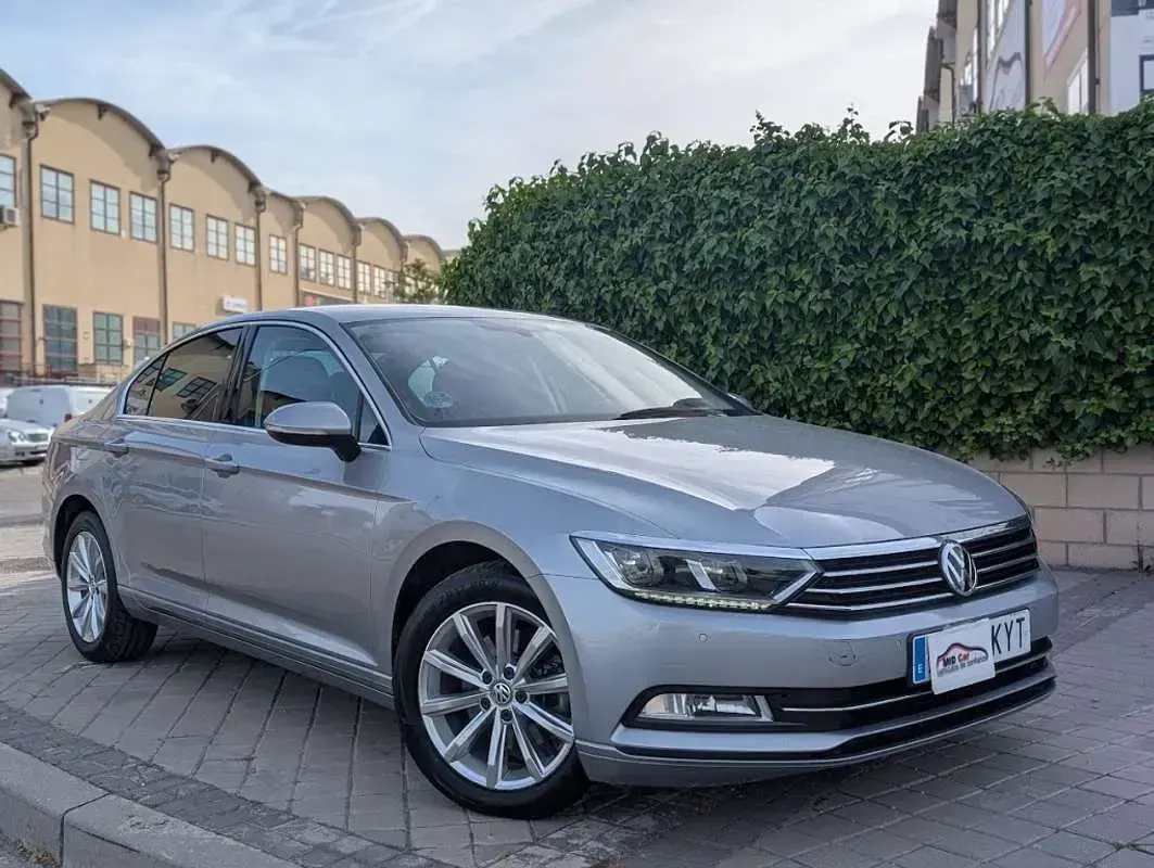 Usado VW Passat Advance 150 CV (110 kW) 2019 Gris Berlina