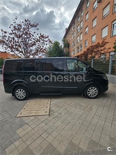 Negro Usado 2022 Ford Tourneo Custom Titanium Van | 18.000 € - Imagen 1/4