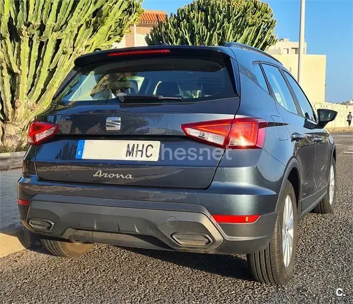 Usado Seat Arona Style 110 CV (80 kW) 2023 Gris / plata SUV