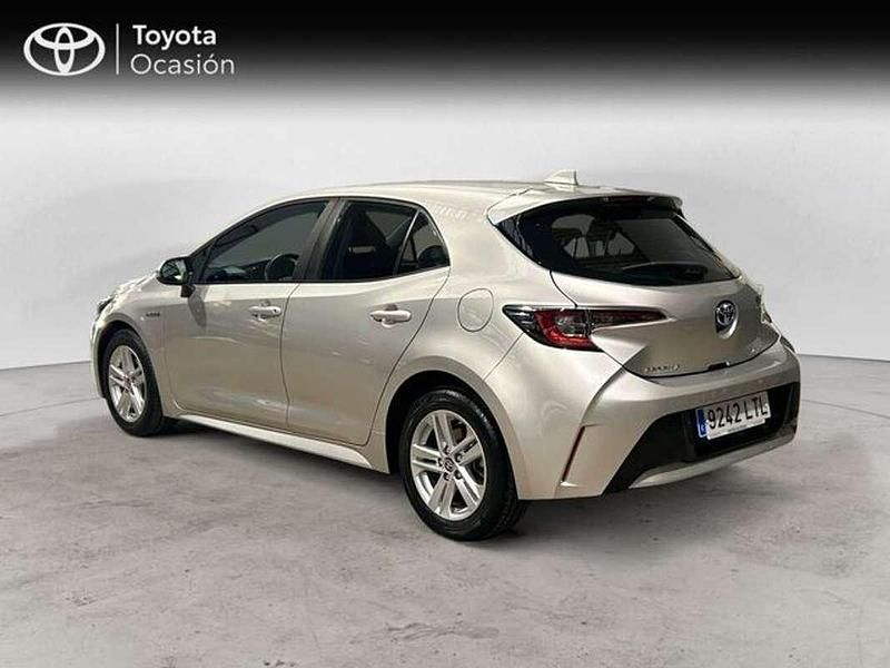 Usado Toyota Corolla Active 122 CV (89 kW) 2021 Plateado Berlina