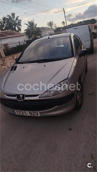 Usado Peugeot 206 75 CV (55 kW) 2002 Gris / plata Berlina