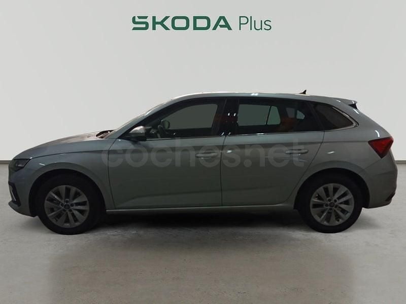 Usado Skoda Scala Selection 115 CV (84 kW) 2025 Gris / plata Utilitario