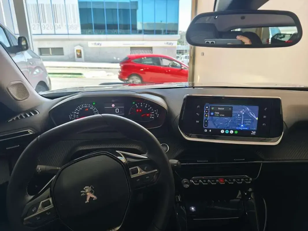 Usado Peugeot 2008 Allure 110 CV (80 kW) 2021 Gris SUV